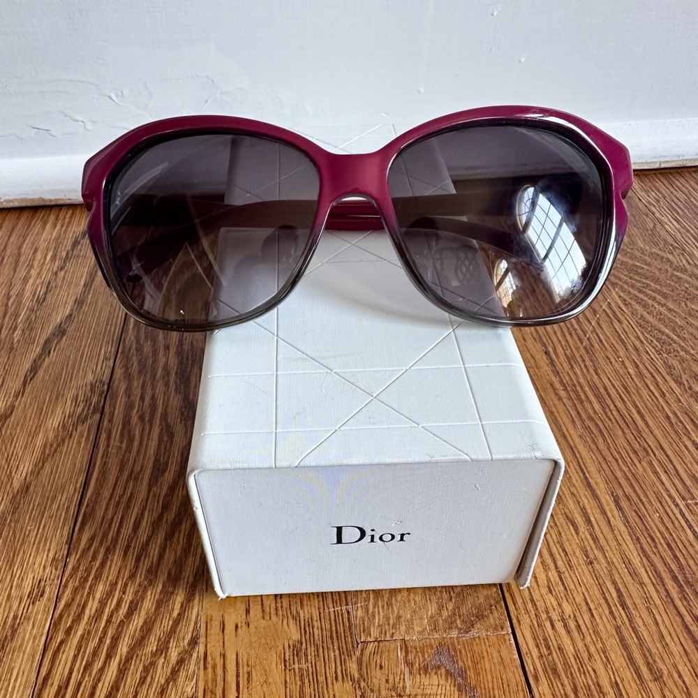 Dior Cat eye sunglasses with pink rim